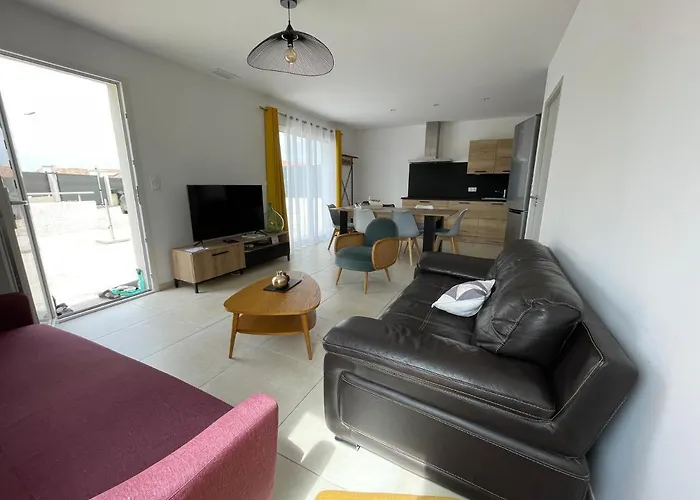 Val Des Bruyeres - 15mn Pezenas Avec Terrasse Et Cour Close - Parking Privatif Securise - Wifi Ftth Gratuit Neffies