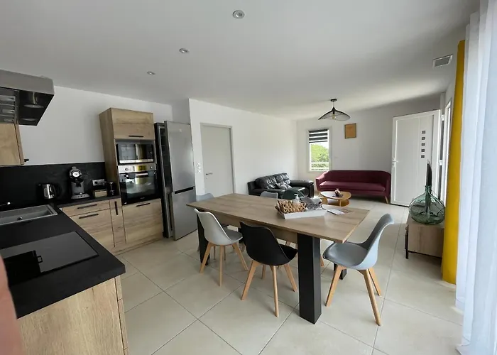 Nyaraló Val Des Bruyeres - 15mn Pezenas Avec Terrasse Et Cour Close - Parking Privatif Securise - Wifi Ftth Gratuit *
