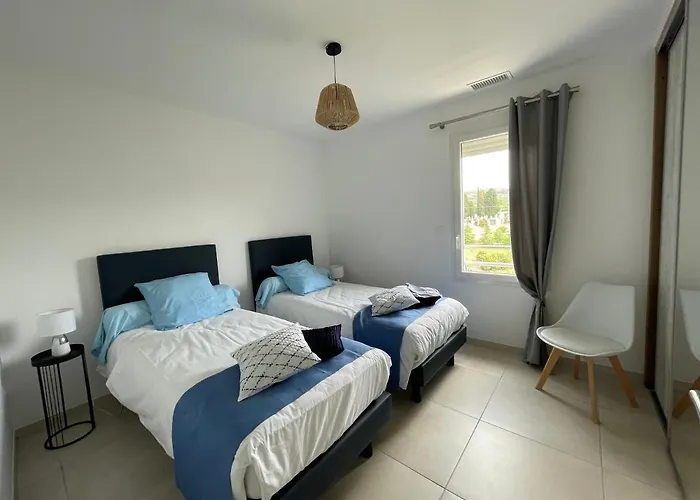 Val Des Bruyeres - 15mn Pezenas Avec Terrasse Et Cour Close - Parking Privatif Securise - Wifi Ftth Gratuit * Neffies