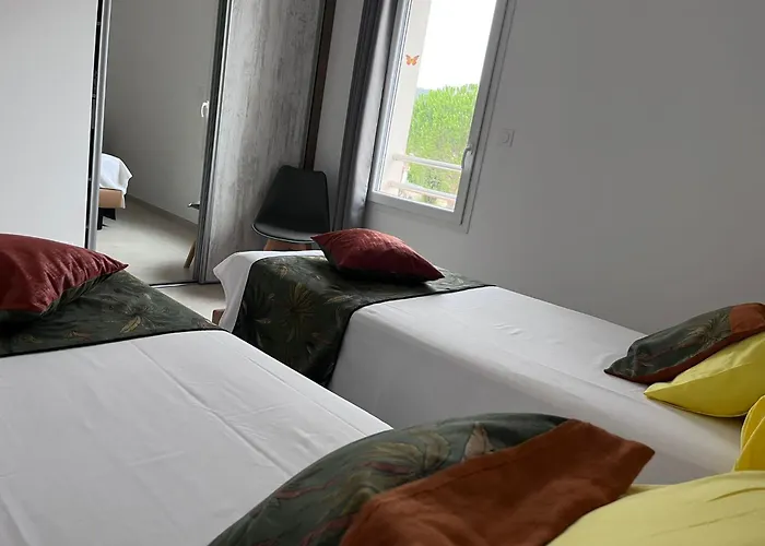 Nyaraló Val Des Bruyeres - 15mn Pezenas Avec Terrasse Et Cour Close - Parking Privatif Securise - Wifi Ftth Gratuit *