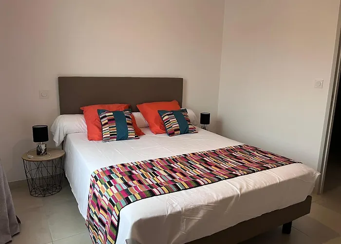 Nyaraló Val Des Bruyeres - 15mn Pezenas Avec Terrasse Et Cour Close - Parking Privatif Securise - Wifi Ftth Gratuit Neffies