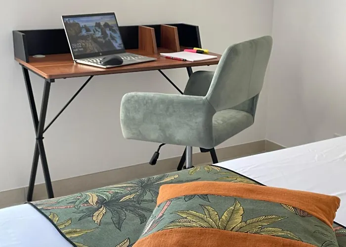 Val Des Bruyeres - 15mn Pezenas Avec Terrasse Et Cour Close - Parking Privatif Securise - Wifi Ftth Gratuit *